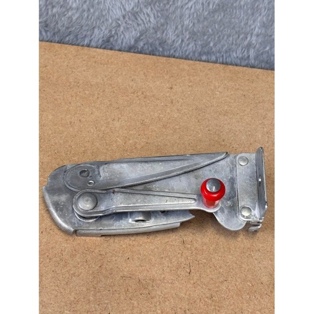 Vintage‎ Holbeck D-I-SCutter Wall Mount Can Opener Red Knob St Louis MO Metal